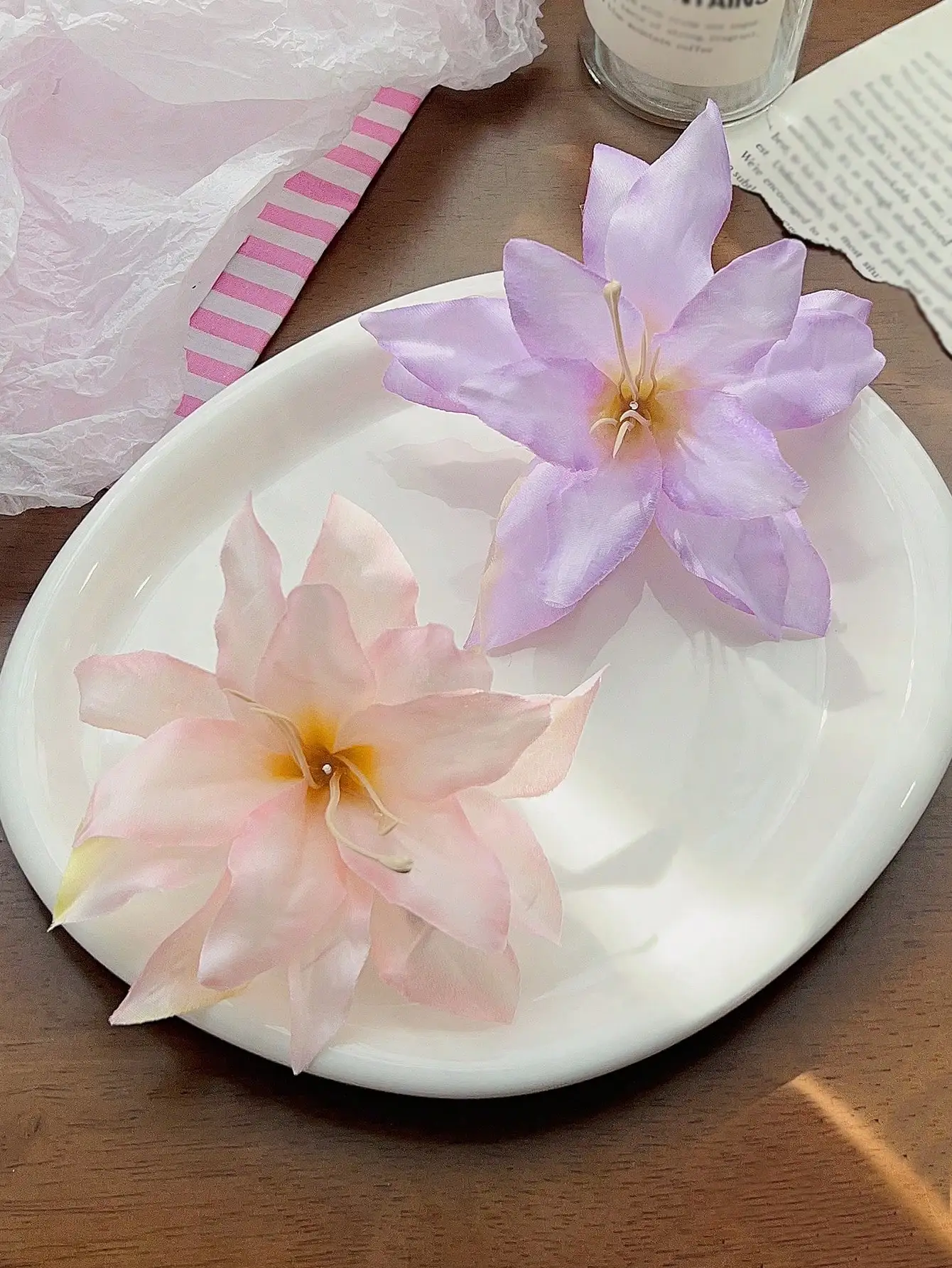 2-teiliges Set, elegante böhmische Blumen-Haarspangen, rosa und lila, große modische Haarspangen für Frauen, Strandurlaub, Haar-Accessoires – Detail 1