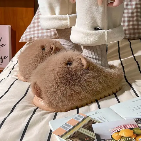 Capibala 인형 물 기니피그 모피 신발, 매우 귀여운 만화 솜털 홈 겨울 따뜻한 플러시 슬리퍼 Capibala 인형 물 기니피그 모피 신발, 매우 귀여운 만화 솜털 홈 겨울 따뜻한 플러시 슬리퍼