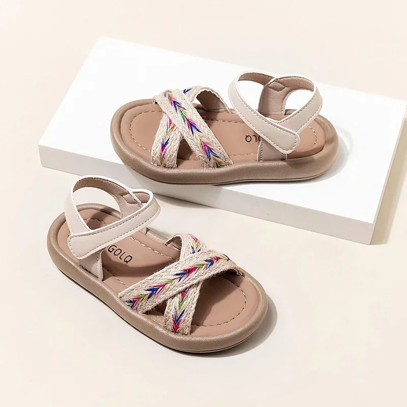 รองเท้าแตะสไตล์ชาติพันธุ์สาวหวานรองเท้าชายหาด Retro Elegant 2025 ฤดูร้อนเด็กใหม่ Princess Soft Sole รองเท้ากันลื่น