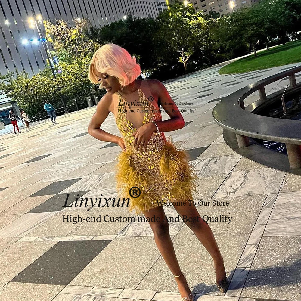 

Sexy Crystal Prom Dresses 2025 Cocktail Dress Feather Slim Homecoming Party Gowns Customized Sleeveless vestidos de cerimônia