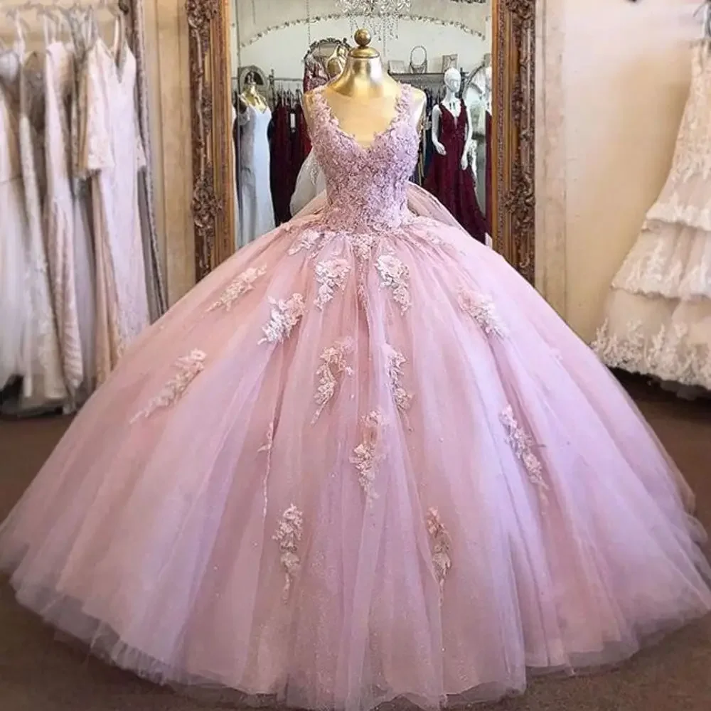 Charming Scoop Neck Ball Gown Quinceanera Dresses2024Party Formal Appliques Tulle Floor-Length Masquerade Birthday Gowns Lace-up