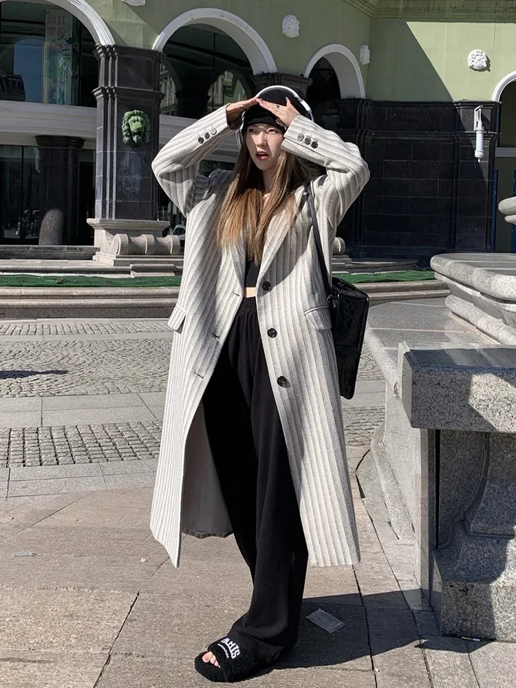 Paris Chic 2024 Winter New High Quality Gray Brown Striped Wool Coats for Women\'s Retro Thick Hepburn Style Suit Jacket Overcoat