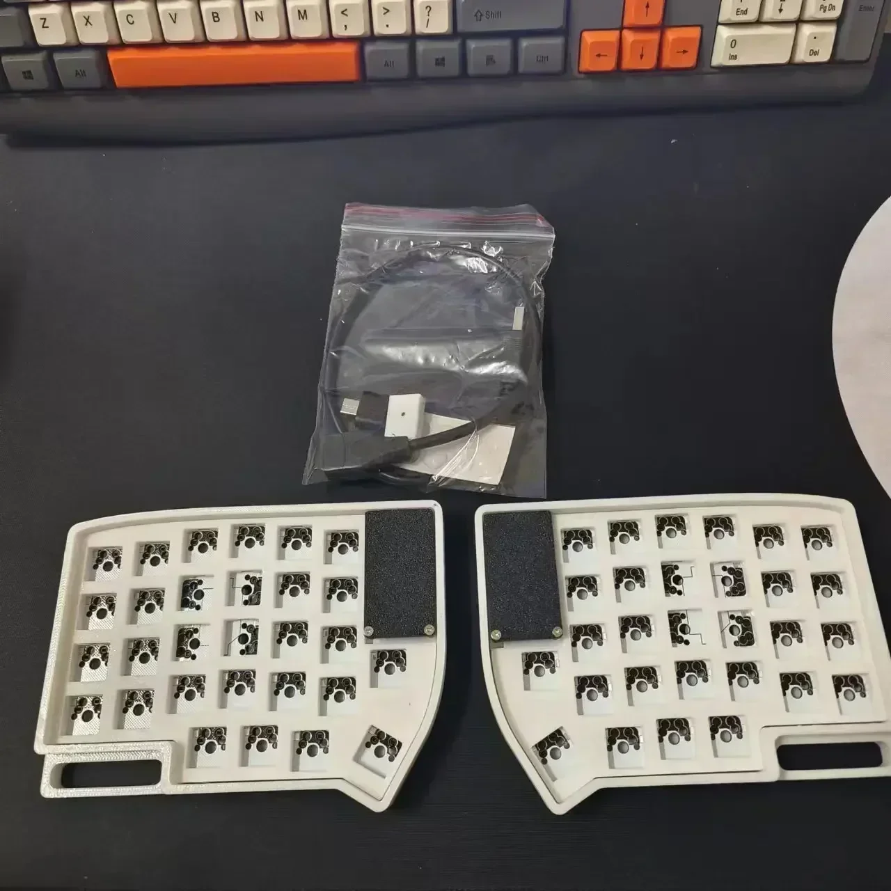 ワイヤレス分割キーボード Lily58 ワイヤレス分割キーボードキットカスタム人間工学に基づいた