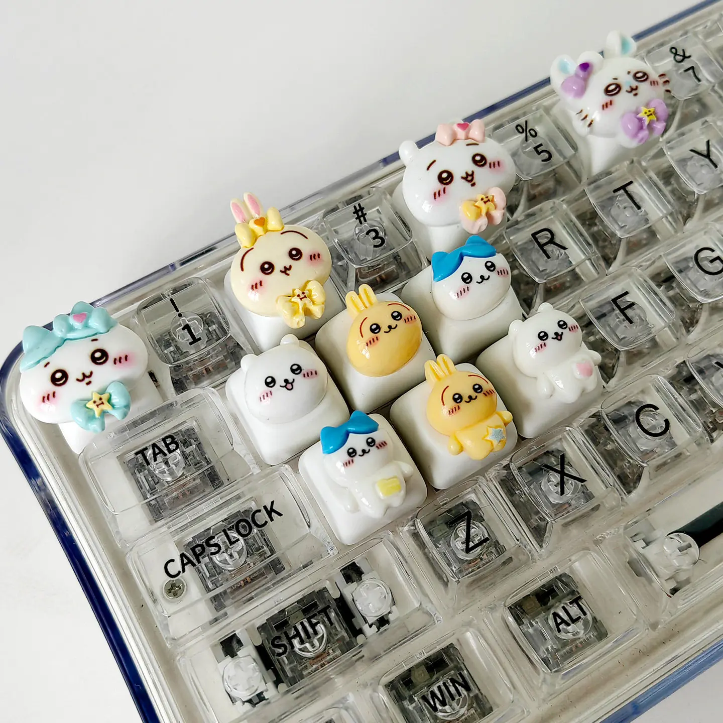 Lindo teclado de eje cruzado con keycaps de Chiikawa Momonga, lindo teclado de dibujos animados con keycaps de Hachiware Shisa MOS, tecla ESC retro de Usagi, regalos para niñas