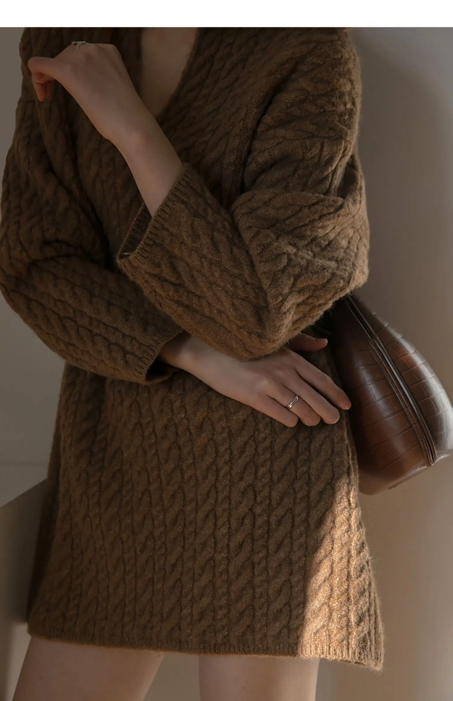 Retro twist 100% pure cashmere sweater women's long lapel thick sweater wearing lazy wind loose sweater.