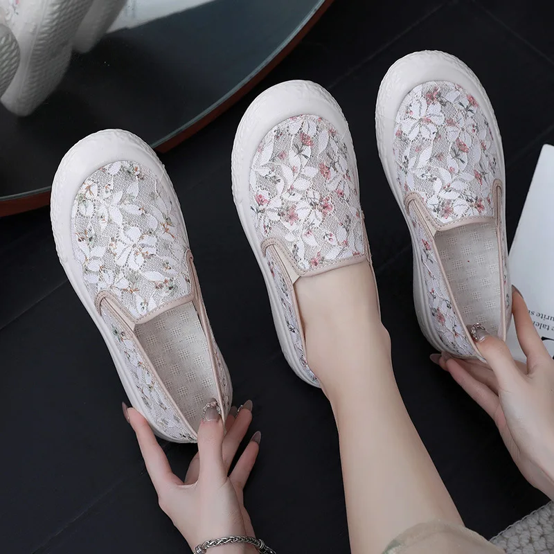 New Fisherman Shoes Woman Mesh Breathable Flat Soft Bottom Casual Shoes for Women New 2024 Fashion Embroidery Thick Sole Loafers