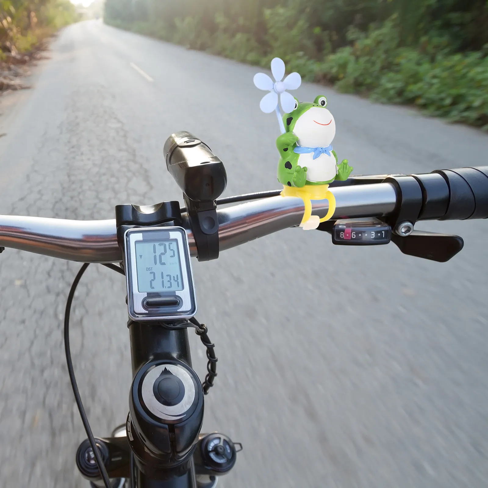 

Electric Bike Frog Propeller Handlebar Decor Spinning Windmill Design Cute Frog Ornament Bicycle Motorcycle Scooter Accessory