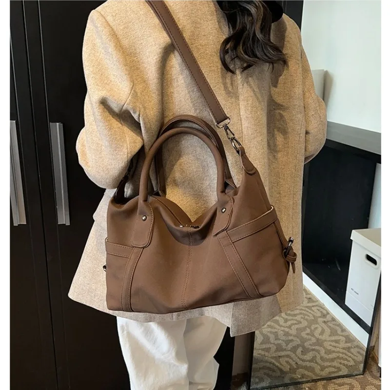 

Retro Tote Bag Temperament Women's Bag 2025 New Fashion Frosted Shoulder Bag Large Capacity Commuter Crossbody Bag