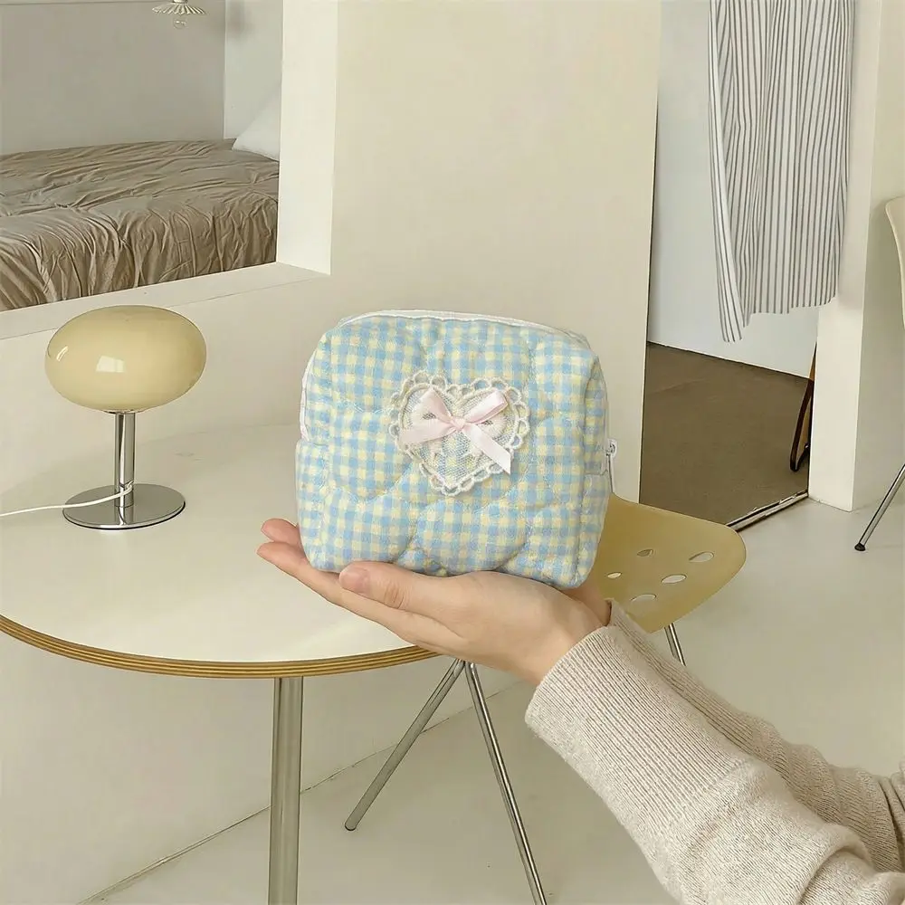 Quilted Portable Cosmetic Bag Lace Heart Bow Heart-shaped Travel Toiletry Pouch Sweet Space Saving Travel Kit Organizer Key Card