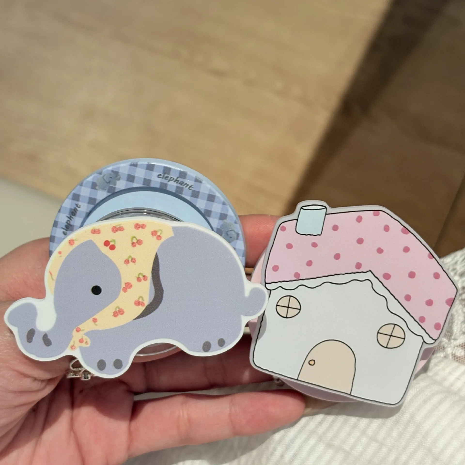

Cute Floral Headscarf, Baby Elephant House Bracket, Suitable for Magsafe Magnetic Mobile Phone Case, Desktop Lazy Artifact