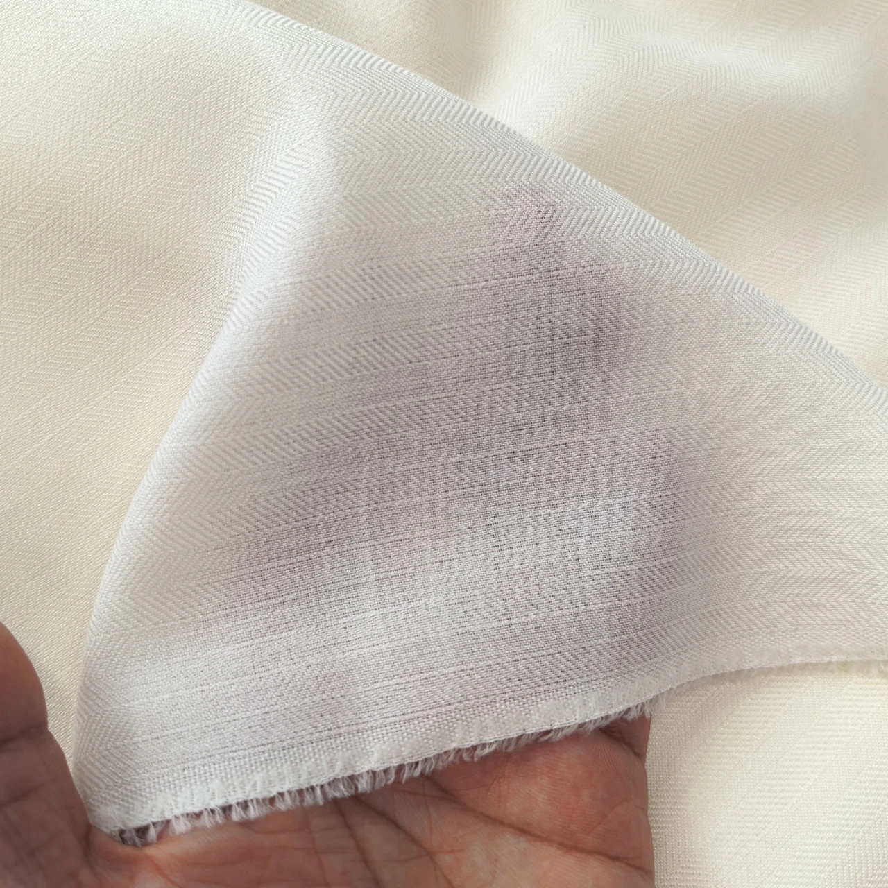 23mm Off White Silk and Wool Herringbone Pattern Fabric 40% Silk and 60% Wool Blended Clothing Fabric for Painting and Dyeing