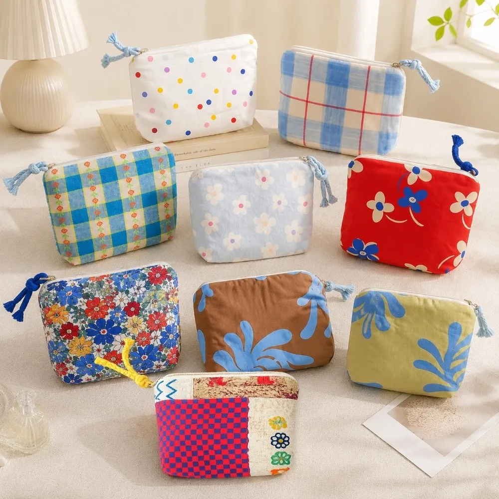 Portable Cosmetic Makeup Bag Polka Dot Flower Grid Pattern Zipper Closure Zipper Toiletry Bag Wrist Strap Lightweight