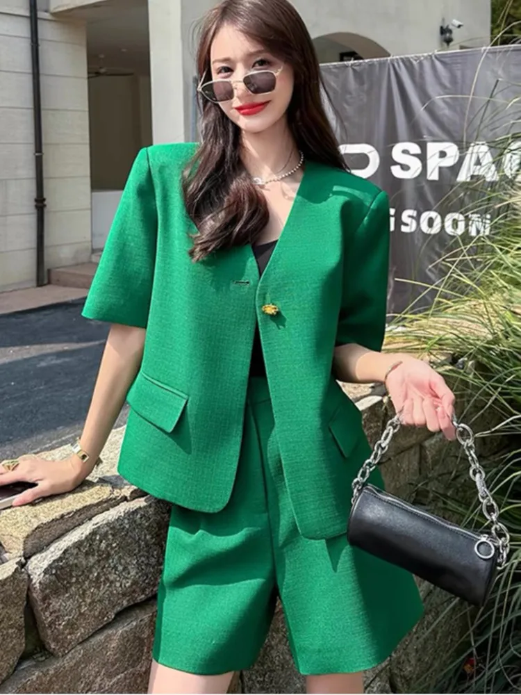 

2025 New Summer High-End Fashion Two-Piece Set for Women – V-Neck Short-Sleeve Blazer Top and Trendy Shorts