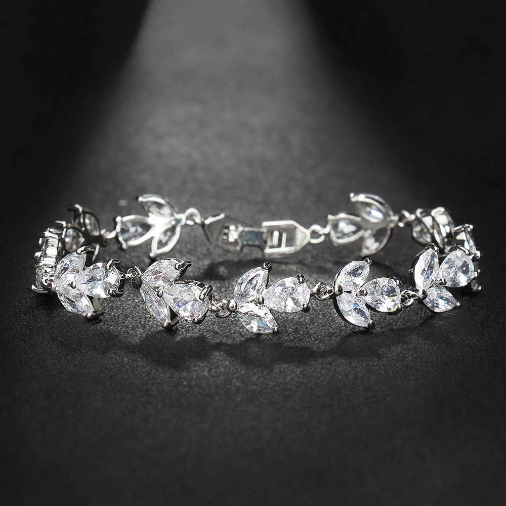 

Emmaya New Arrival Charming Geometry Shape Cubic Zircon Decoration Shiny Bracelet Shiny Banquet Jewelry Delicate Dress-Up