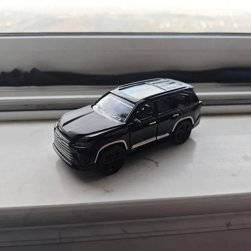 1:32 Scale Lexus LX600 Diecast Alloy SUV Model Luxury Off-Road Vehicle for Collection Gift Home Decoration Ornament view 5