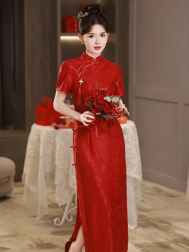 

Красное улучшенное новое китайское свадебное платье Cheongsam для свадьбы 2024, новый стиль, молодое лето
