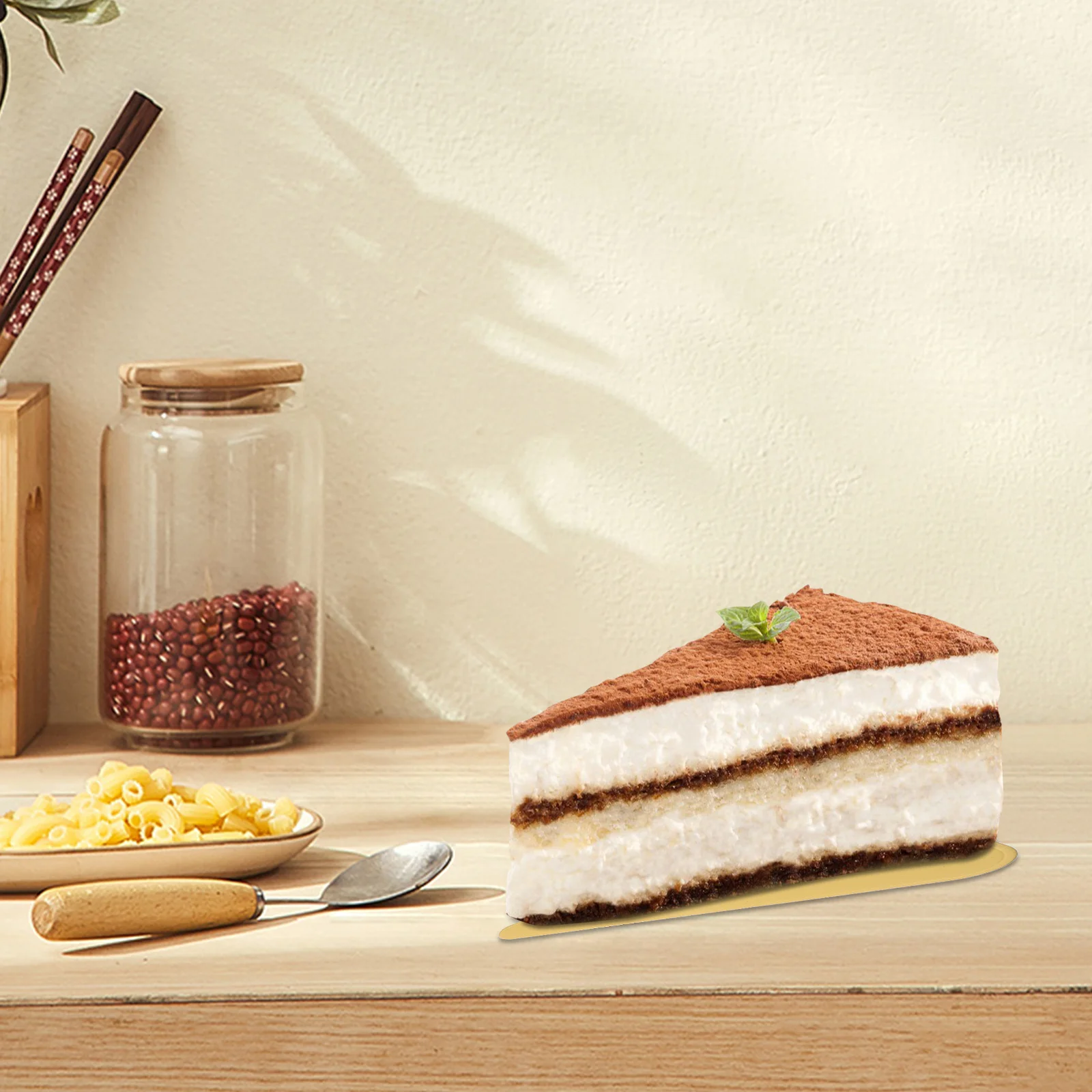 

50Pcs Triangle Cake Bases Gold Cardboard Disposable Pastry Boards Mousse Cake Display for Catering Party Mini Dessert Plates