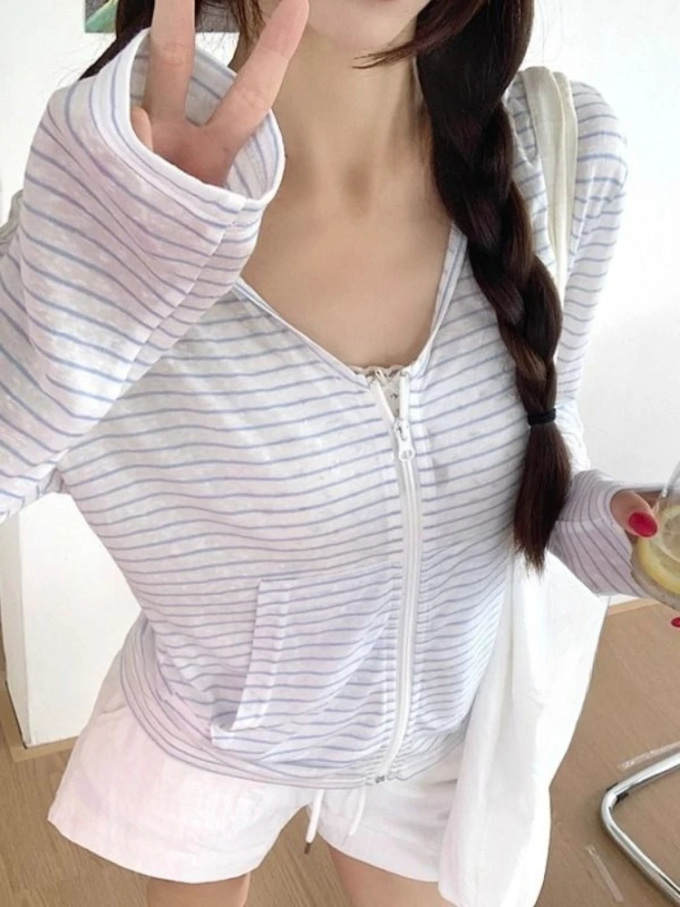 

Тонкая полосатая куртка с капюшоном на молнии в корейском стиле, женский облегающий кардиган с поддельным дизайном, модная одежда с длинными рукавами 2025