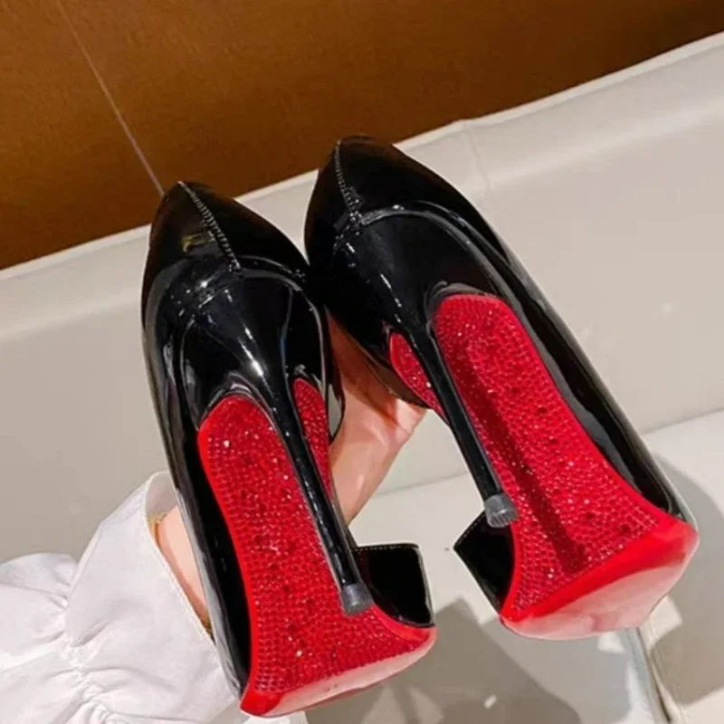 Tacones altos con suela roja, tacones delgados para mujer, temperamento de aire lateral negro, punta puntiaguda versión coreana