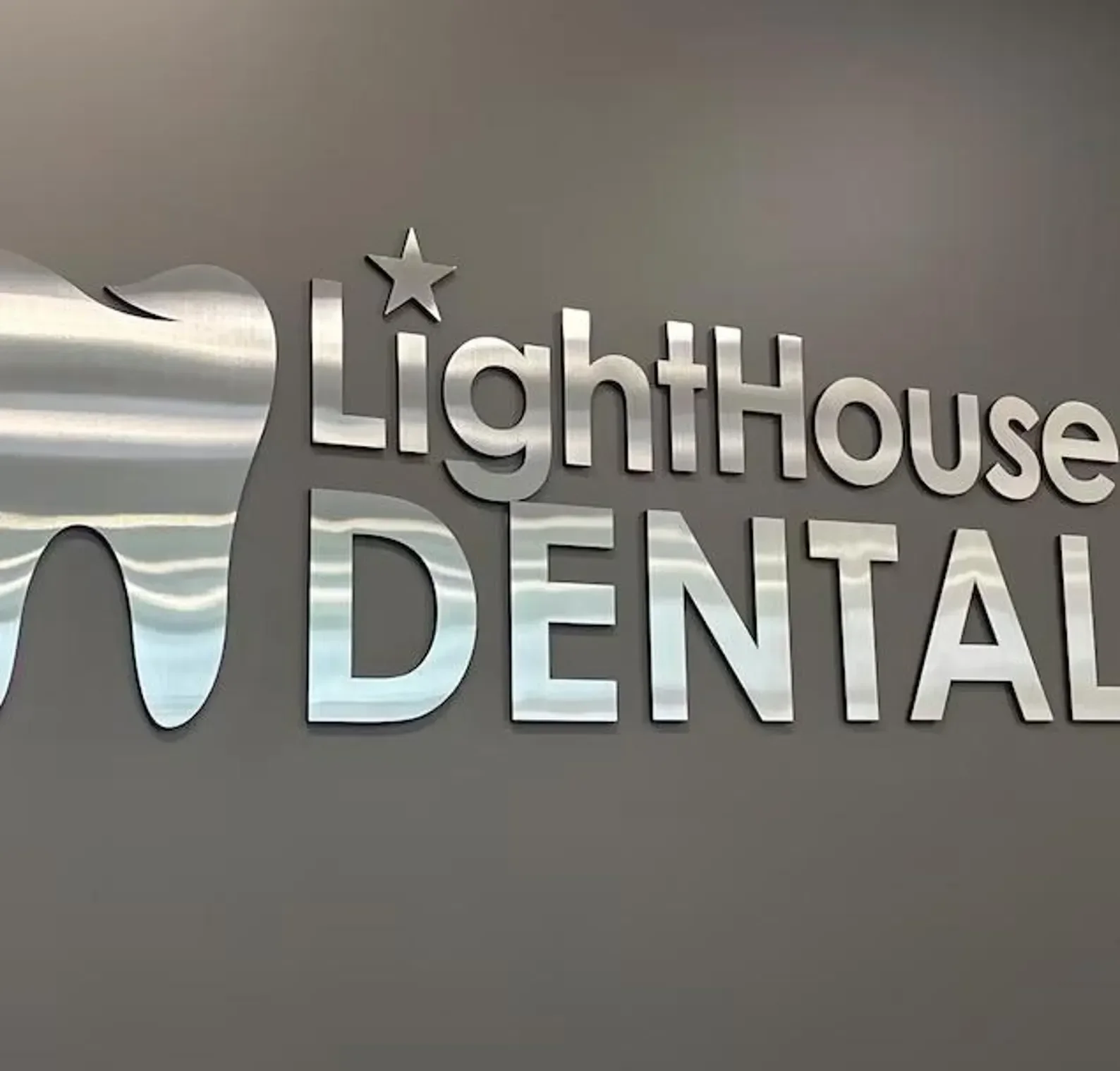 Personalized 3D Acrylic Logo Sign Wall Mounted Business Wall Sign Custom Blushed Mirror Acrylic Logo for Salon Office Lobby