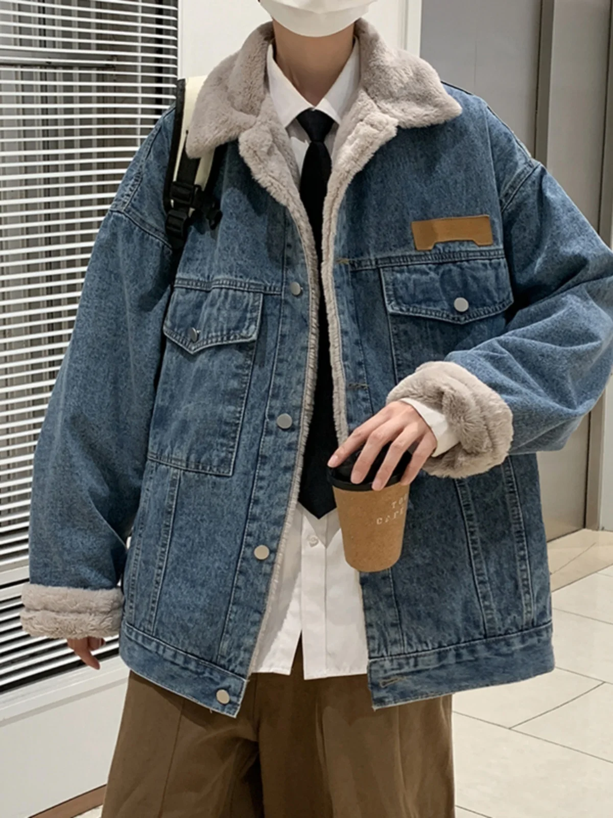 

Мужская повседневная винтажная джинсовая куртка в американском уличном стиле на флисовой подкладке из овечьего бархата, свободного кроя, ветрозащитная, с длинными рукавами, осень-зима