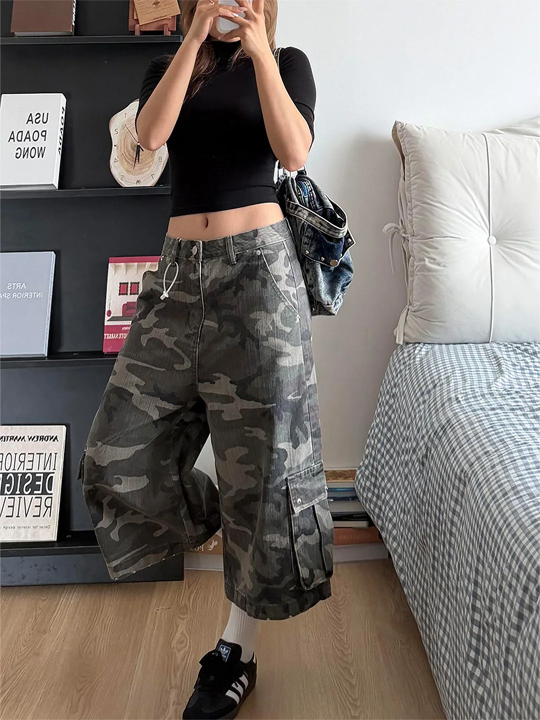 Calça Jeans Feminina de Cintura Alta com Efeito Desbotado Camuflado, Perna Larga Solta, Estilo Vintage, Casual para Todas as Estações, Cor Profunda