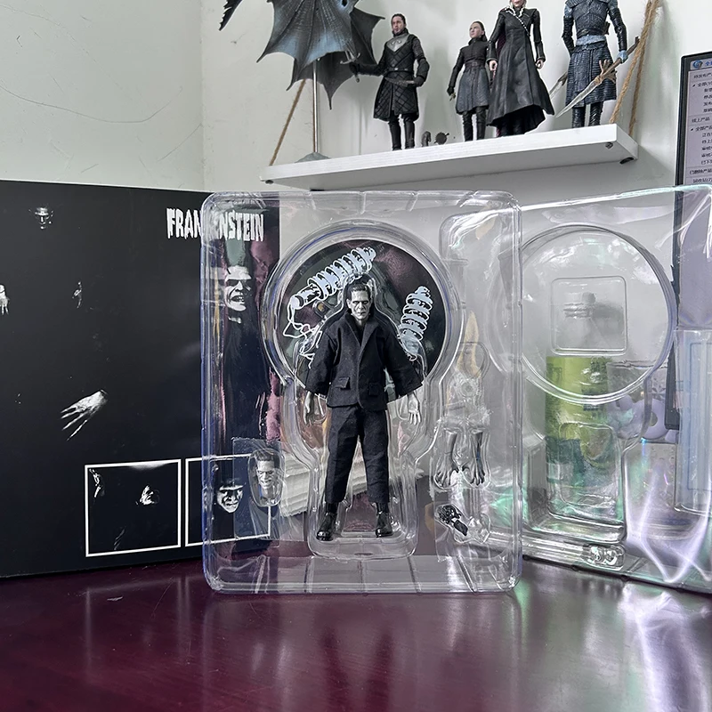Mezco Mary Shelley's Frankenstein Mezco One:12 Frankenstein PVC