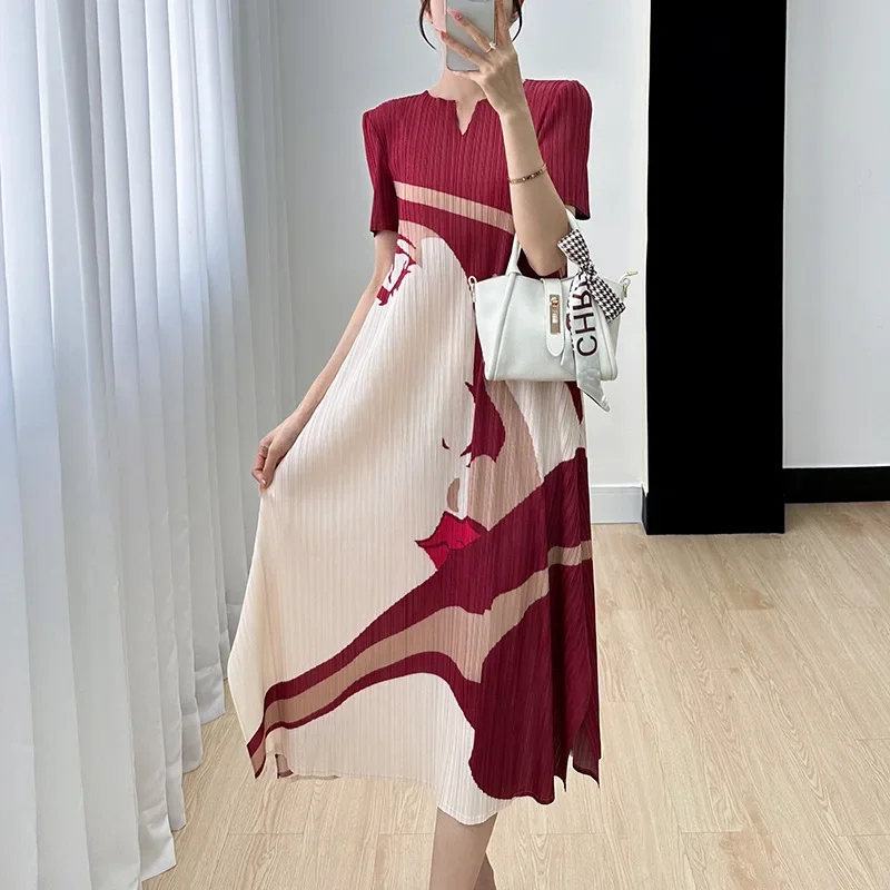 Miyake Style Dress Women Short-sleeved Elegant Temperament High-end V-neck Printed Pleated Long Skirt Large Size 2024 Summer New