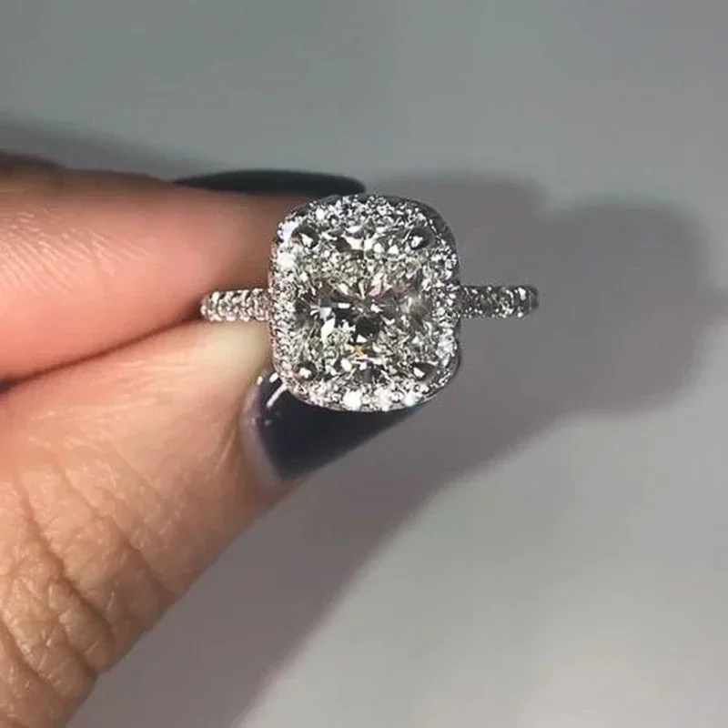 Huitan Luxury Sparkling Cubic Zirconia Rings for Women Brilliant Gorgeous Eternal Wedding Jewelry Delicate Finger Accessories