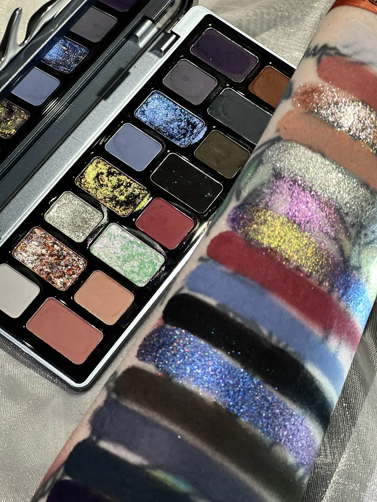 Qianyan Eyeshadow Palette Matte Glitter Chameleon Pearlescent Flash Cheeryep Plate Cowherd Sequins