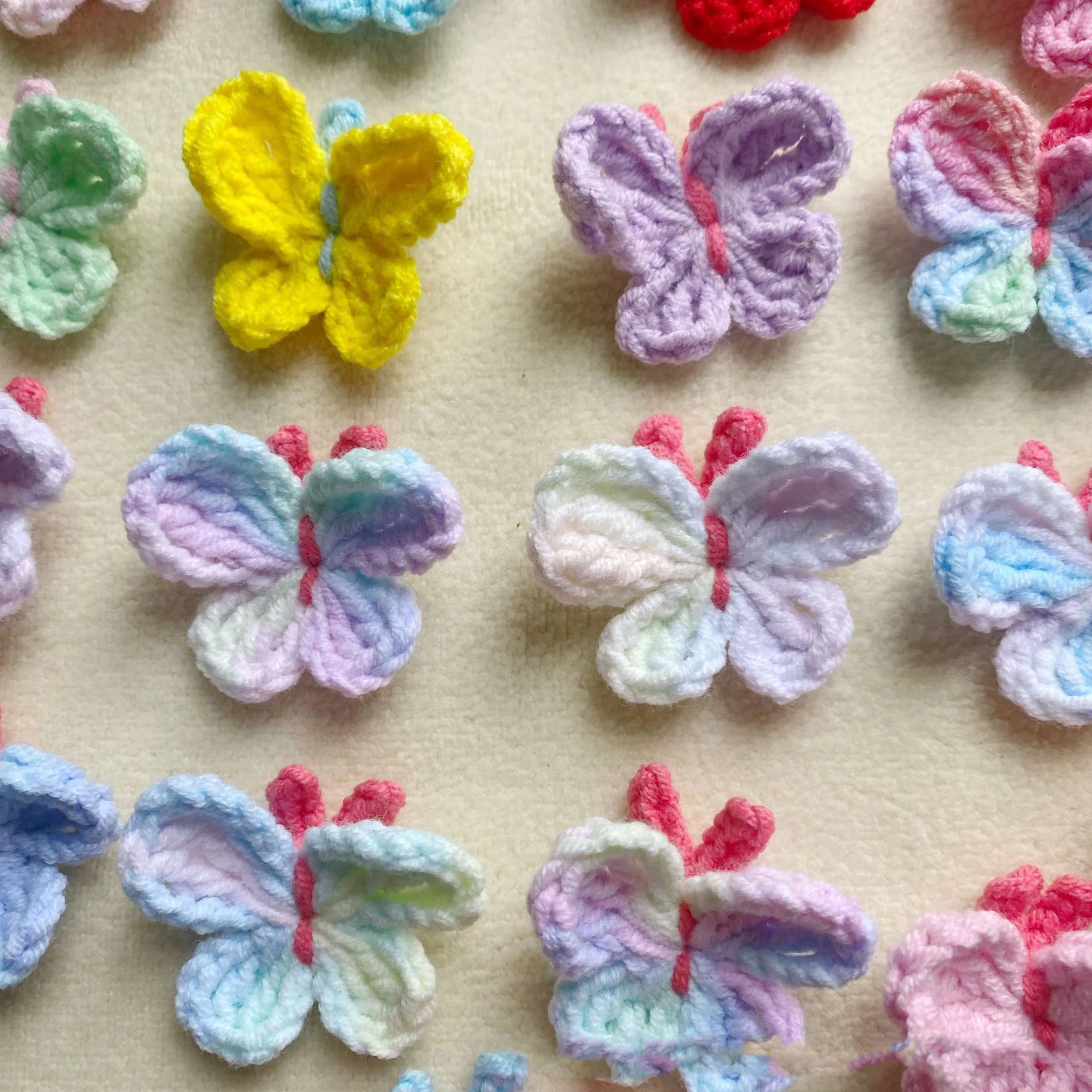 24Pcs Handmade Crocheted Cute Yarn Butterfly Hair Accessories Hair Clips Materials For Sweater And Coat Decoration Small Bows