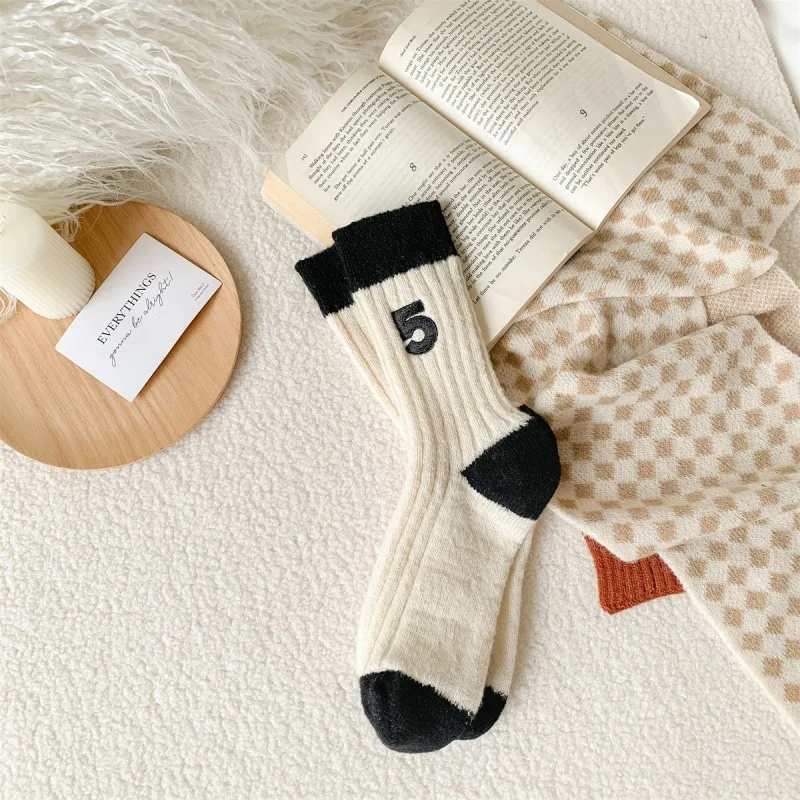 1 Pair Patchwork Woolen Socks Women Autumn Winter Thick Mid Tube Socks Embroidery Warm Cashmere Sock Black White Long Tube Socks