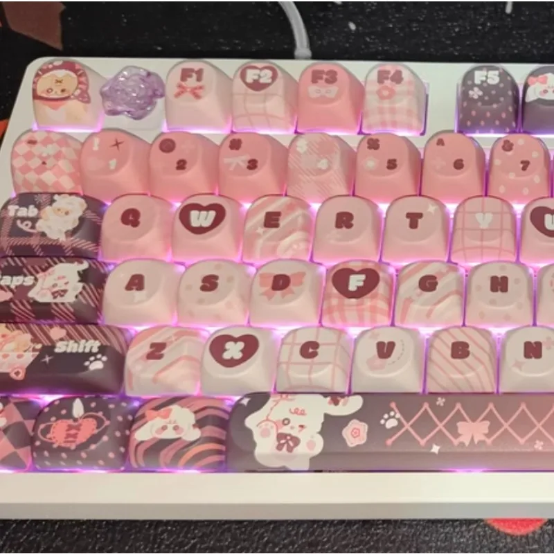

Doll World Theme Keycaps Hand Drawn Style Black and Pink Mixed Cherry SOA Moa Profile Pbt Material Mechanical Keyboard Key Cap