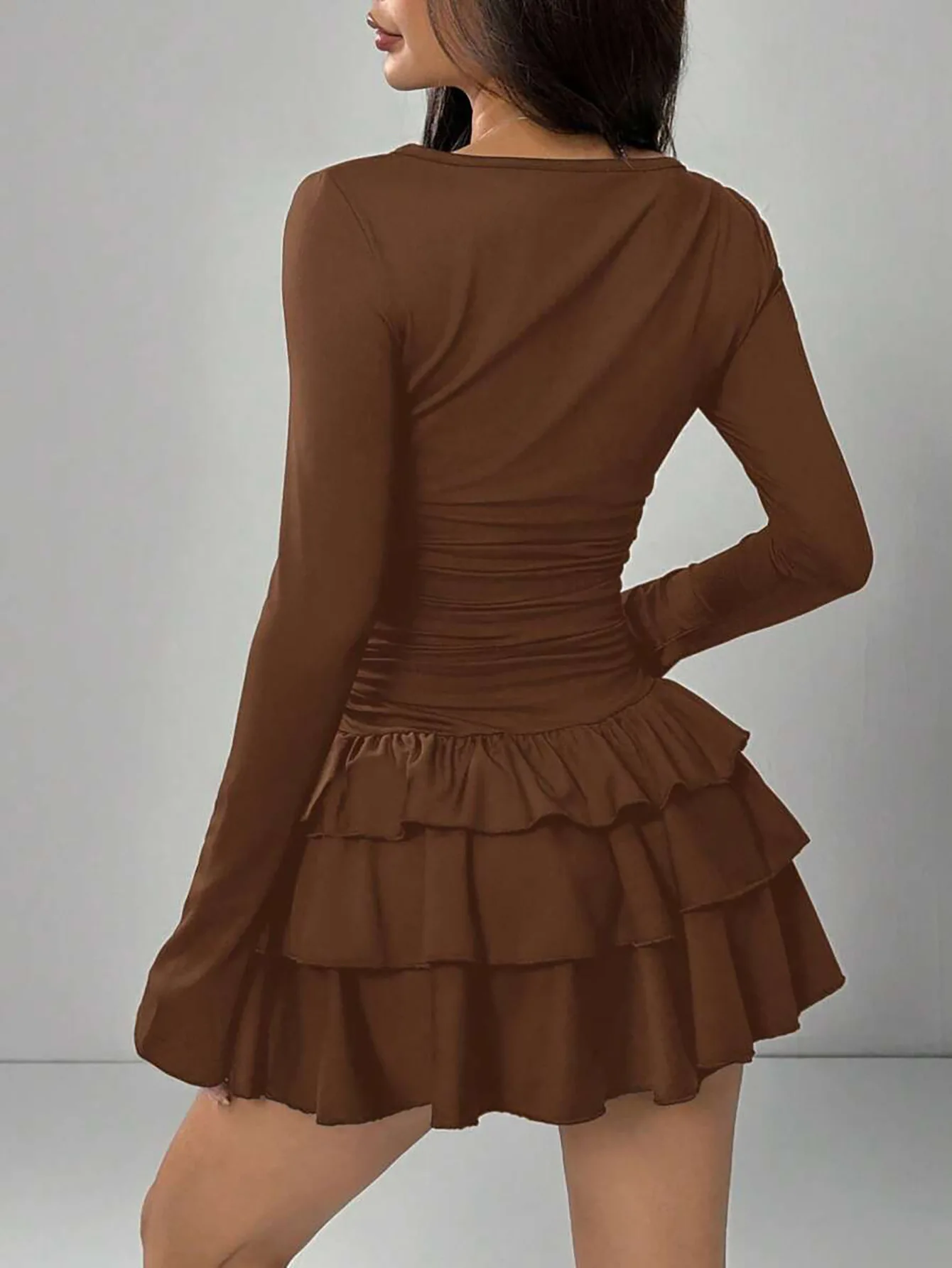 Damen-Kleid mit Rundhalsausschnitt und langen Ärmeln, figurbetont, mit geraffter Taille, mehrlagigem Rüschenrock, schmal geschnitten, Minikleid, lässig, Streetwear, Club, Party – Detail 10