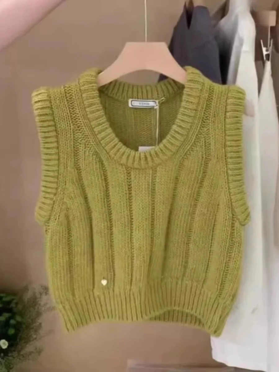 

Green Knitted Short Pullover Sweater Vest Women's round Neck Sleeveless Outerwear Top for Autumn Winter Fashion Style