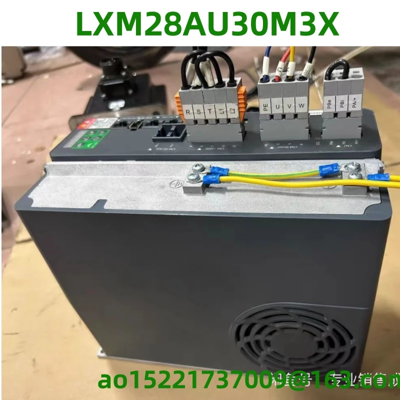 Second-hand 9-layer new test is 100% OK LXM28AU30M3X AC servo drive 3000W