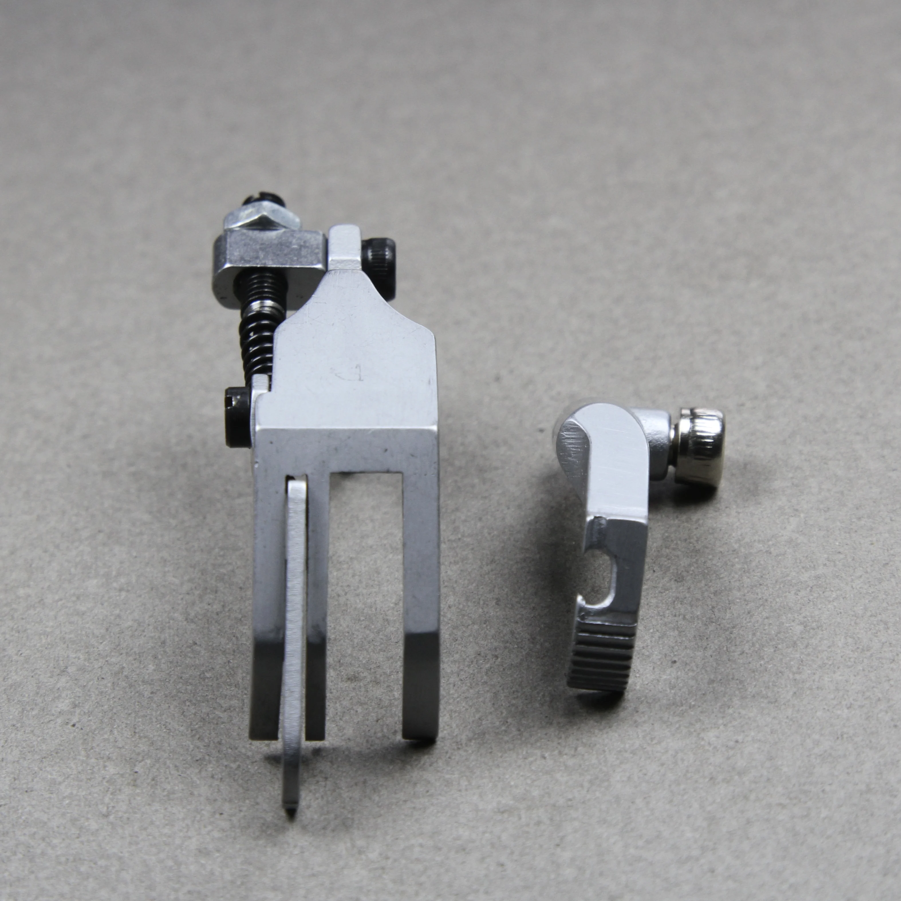 GR1245 Right Knife Presser Foot Synchronous Car Gear Edge Positioning Pressure Line Sewing Machine Accessories