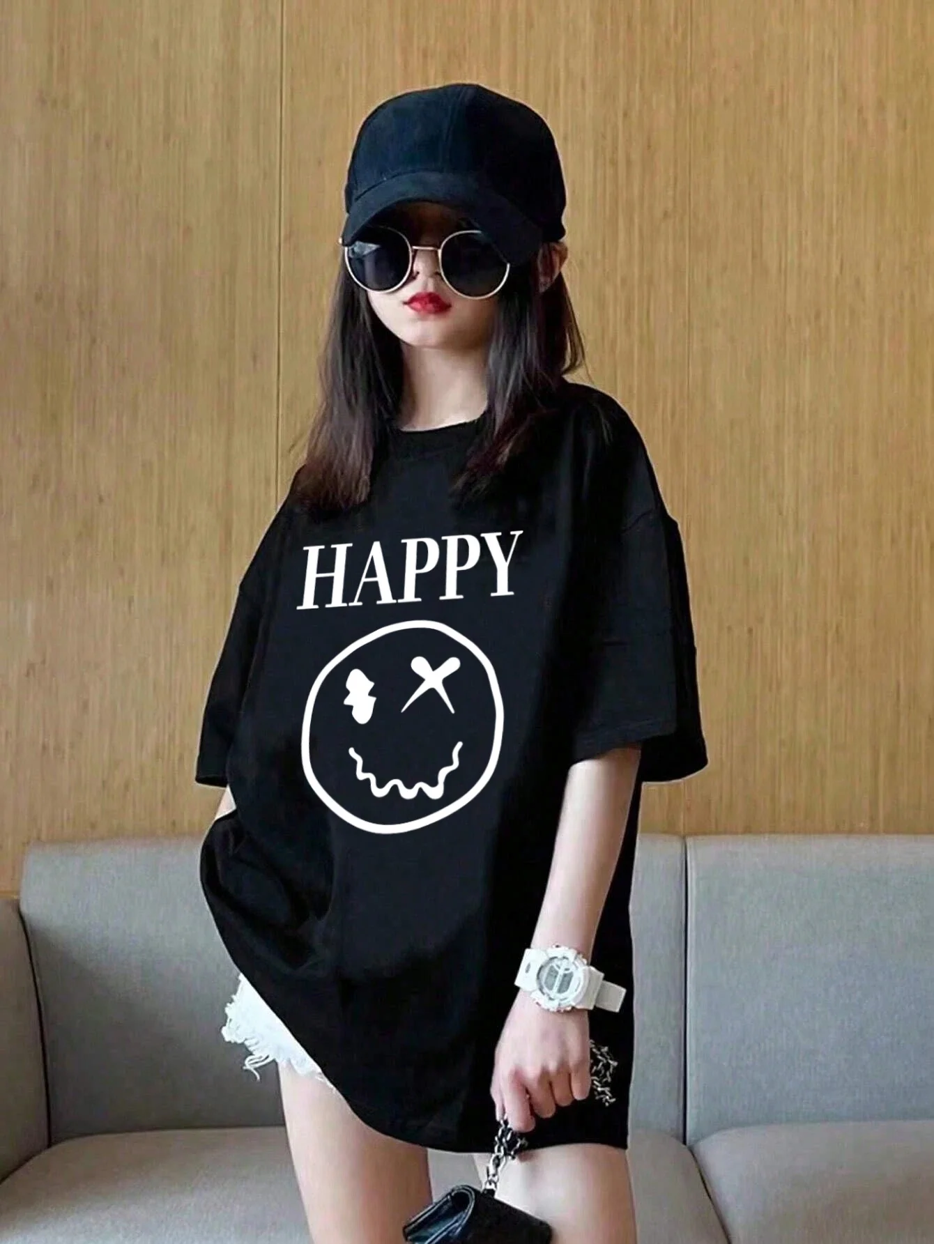 Smiley face and letter HAPPY printed short-sleeved T-shirt casual and versatile style suitable for children's daily wear