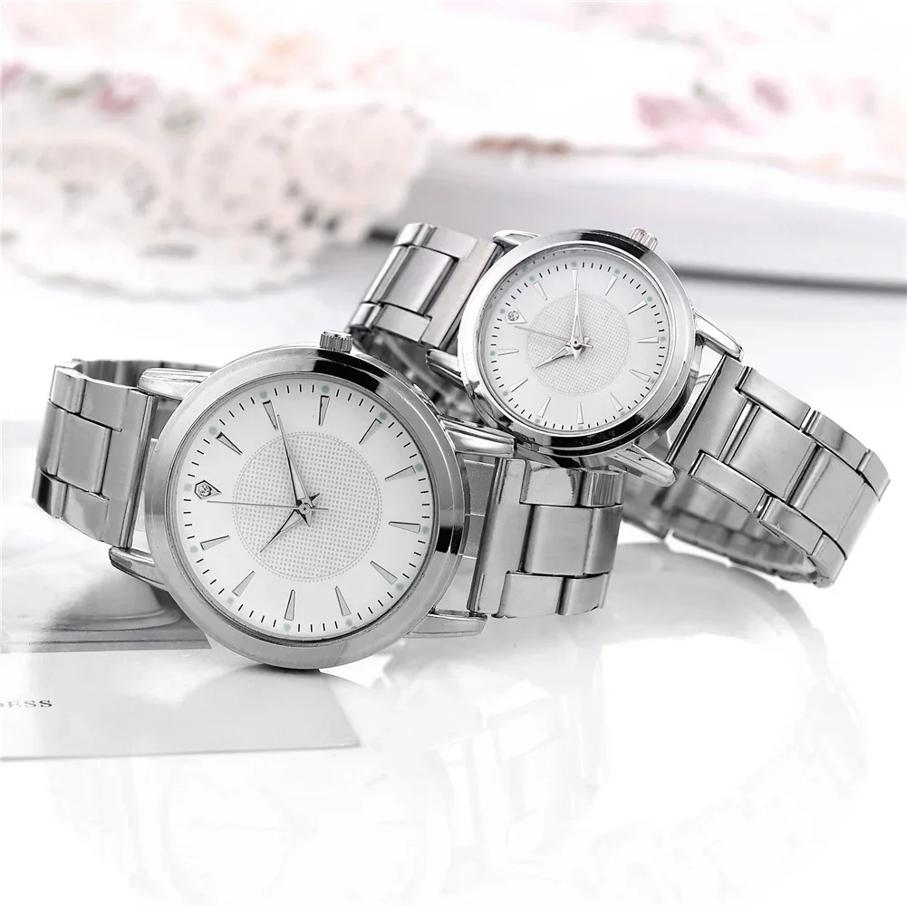 New couple watch with luminous steel strip for women, quartz watch for men and women, gift watch manufacturer