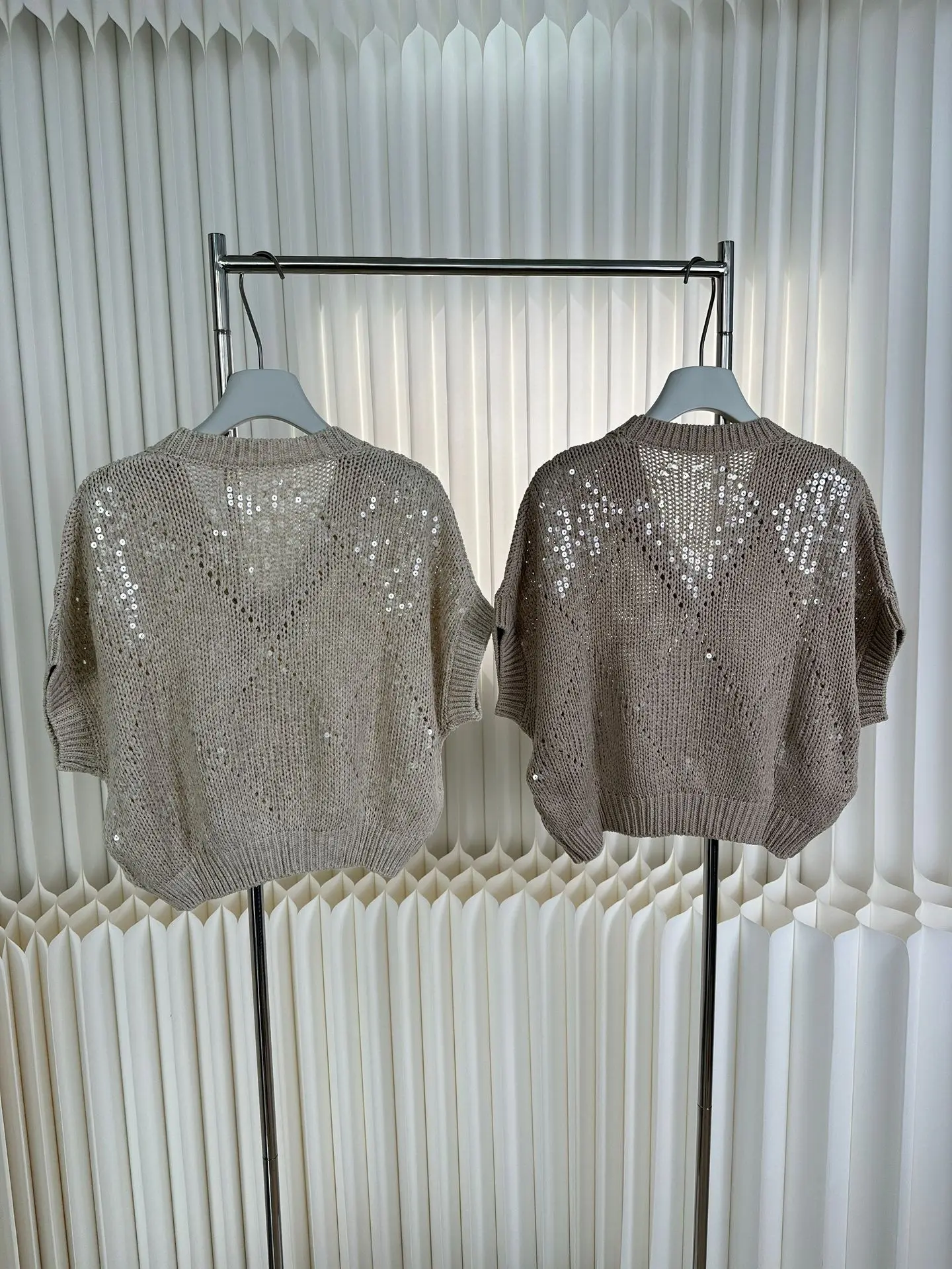 Spring And Summer Women'S Light Luxury Hollow Diamond Grid Sequin Embroidered Knitted Sweater Bat Sleeve Thin V-Neck Loose Top