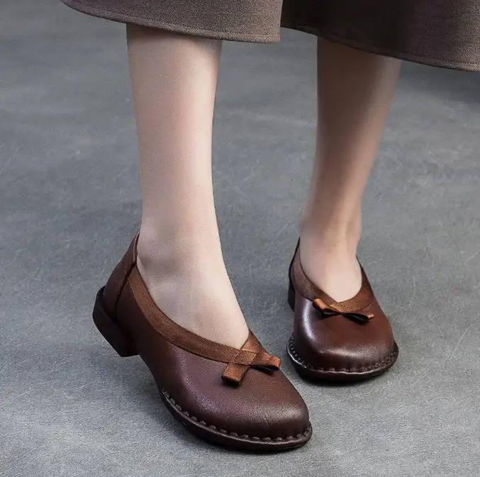 รองเท้าหนังแท้ สปริง/ซัมเมอร์ 2025 สวมใส่สบาย ส้นเตี้ย สไตล์เรโทร อเนกประสงค์ หัวกลม รองเท้าผู้หญิง