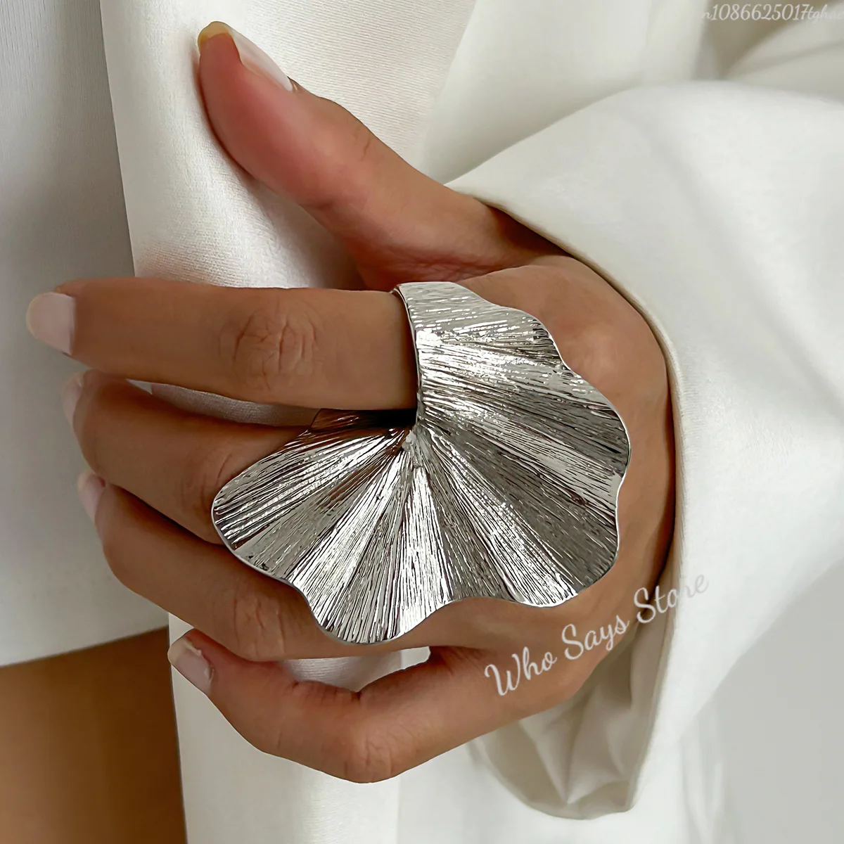 Ginkgo Leaf Ring for Women Men Fashiontrend Classic Metal Pleated Personality Leaf Fan-Shaped Finger Ring Punk Party Jewelry image 4