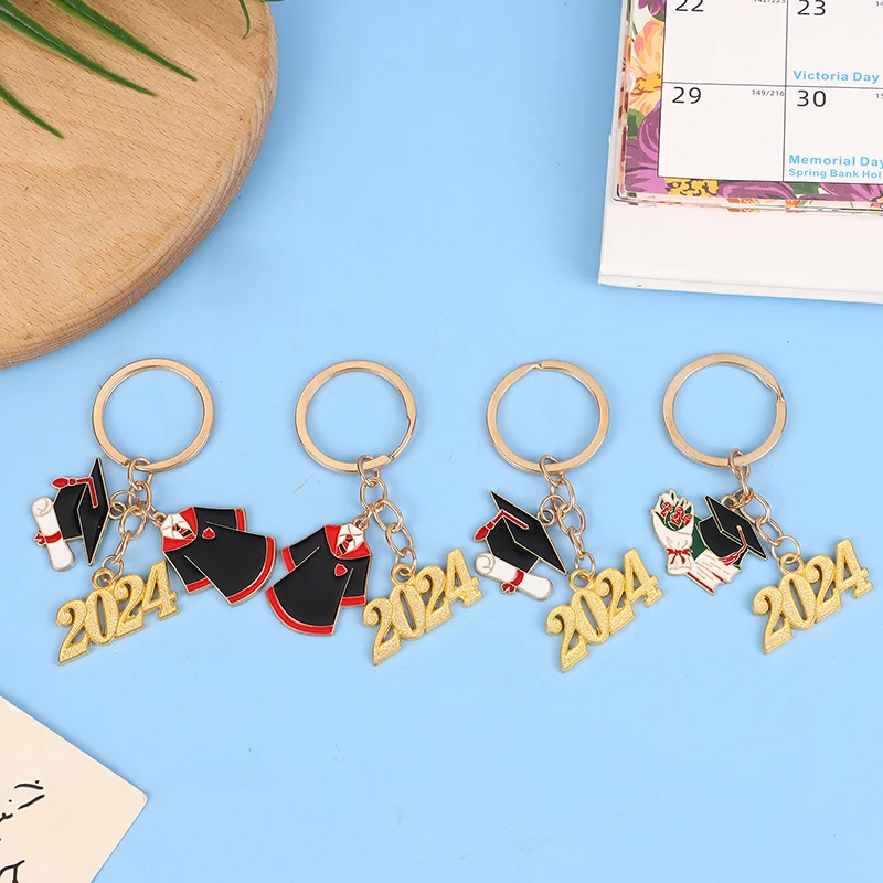 Golden 2024 Graduation Ceremony Keyring Cute Graduation Cap Diploma Baccalaureate Gown Keychain Commemoration Keychain