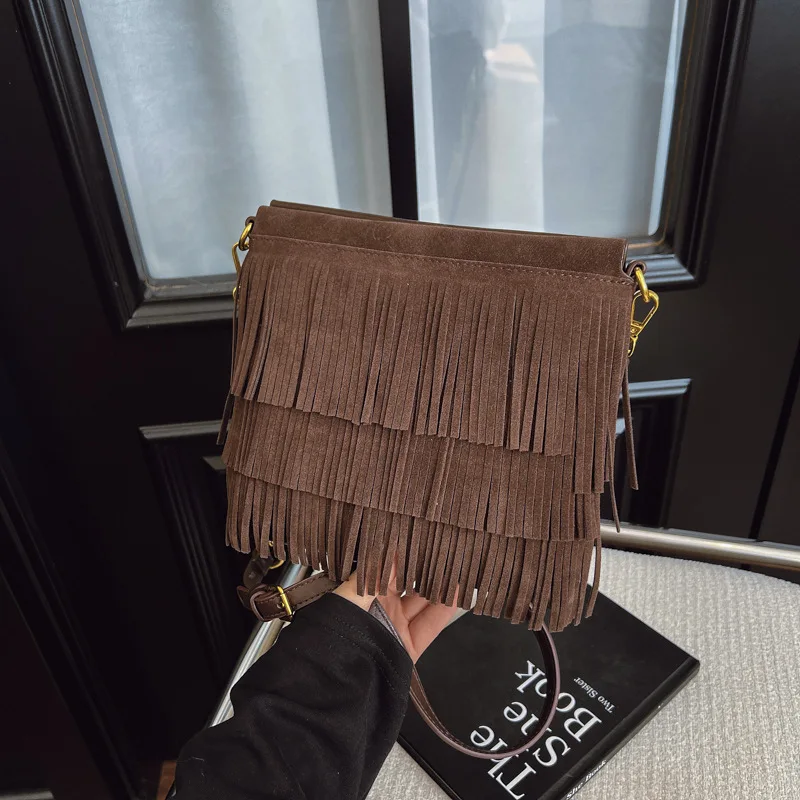 

Женская сумка-ведро из кожи в богемном стиле с бахромой и кисточками, с клапаном и одинарной нашивкой, маленькая, для повседневного использования