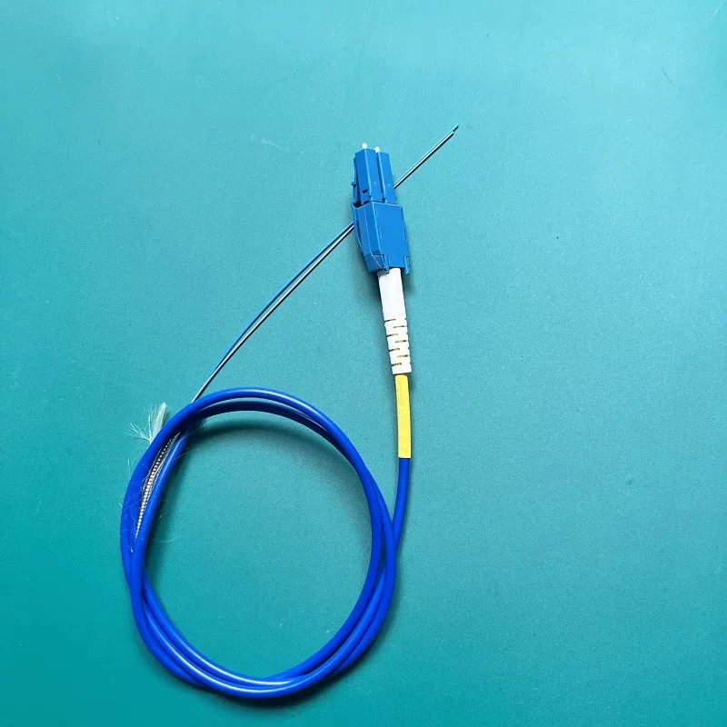 pigtail-de-fibre-optique-uniboot-lc-un-tube-double-cœur-blinde-fibre-optique-cavalier-monomode-queue-blindee-cable-de-fibre-optique