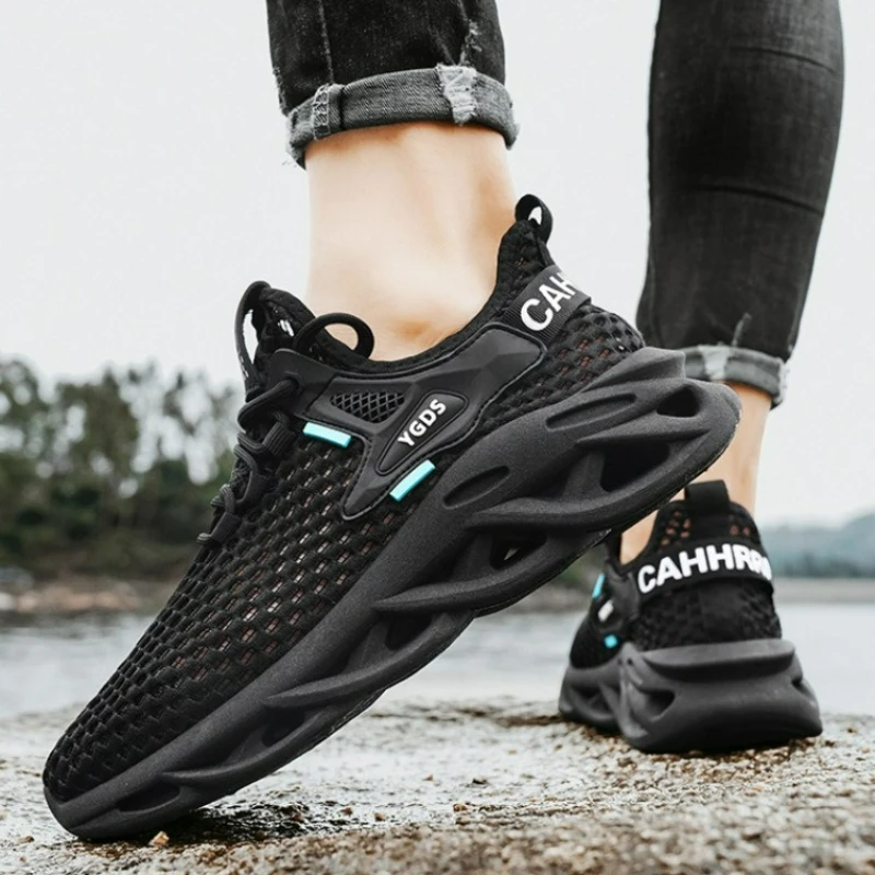 Breathable Men\'s Shoes Mesh Sneakers Fashion Lightweight Casual Shoes Outdoor Soft Sole Male Running Shoes Non Slip Tennis Shoe