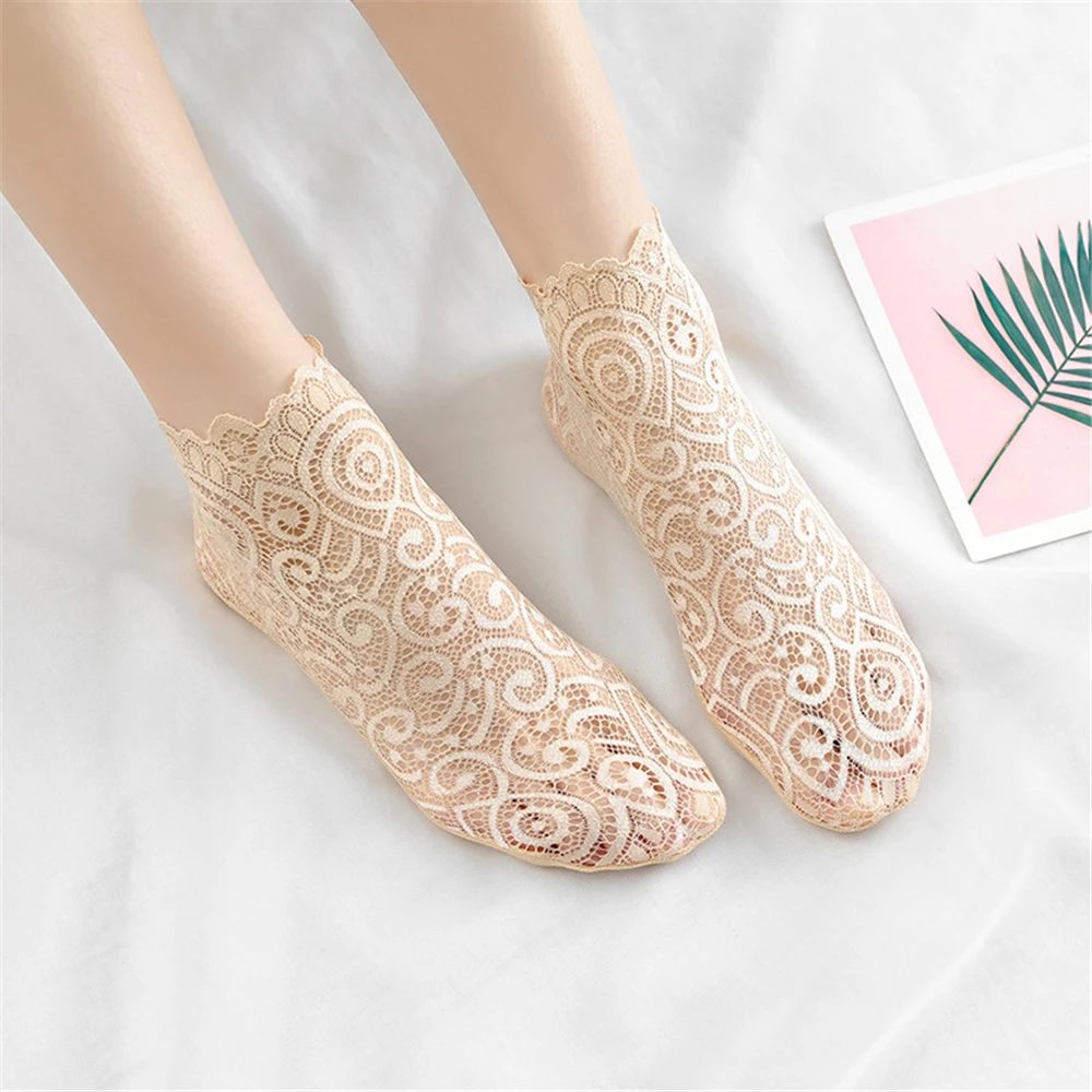 Damen Schöne Blumenspitze Socken Mode Sommer Mesh Kurze Süße Hohl Chaussette Weiche Baumwolle Unten Rutschfeste Lose Sokken – Detail 5