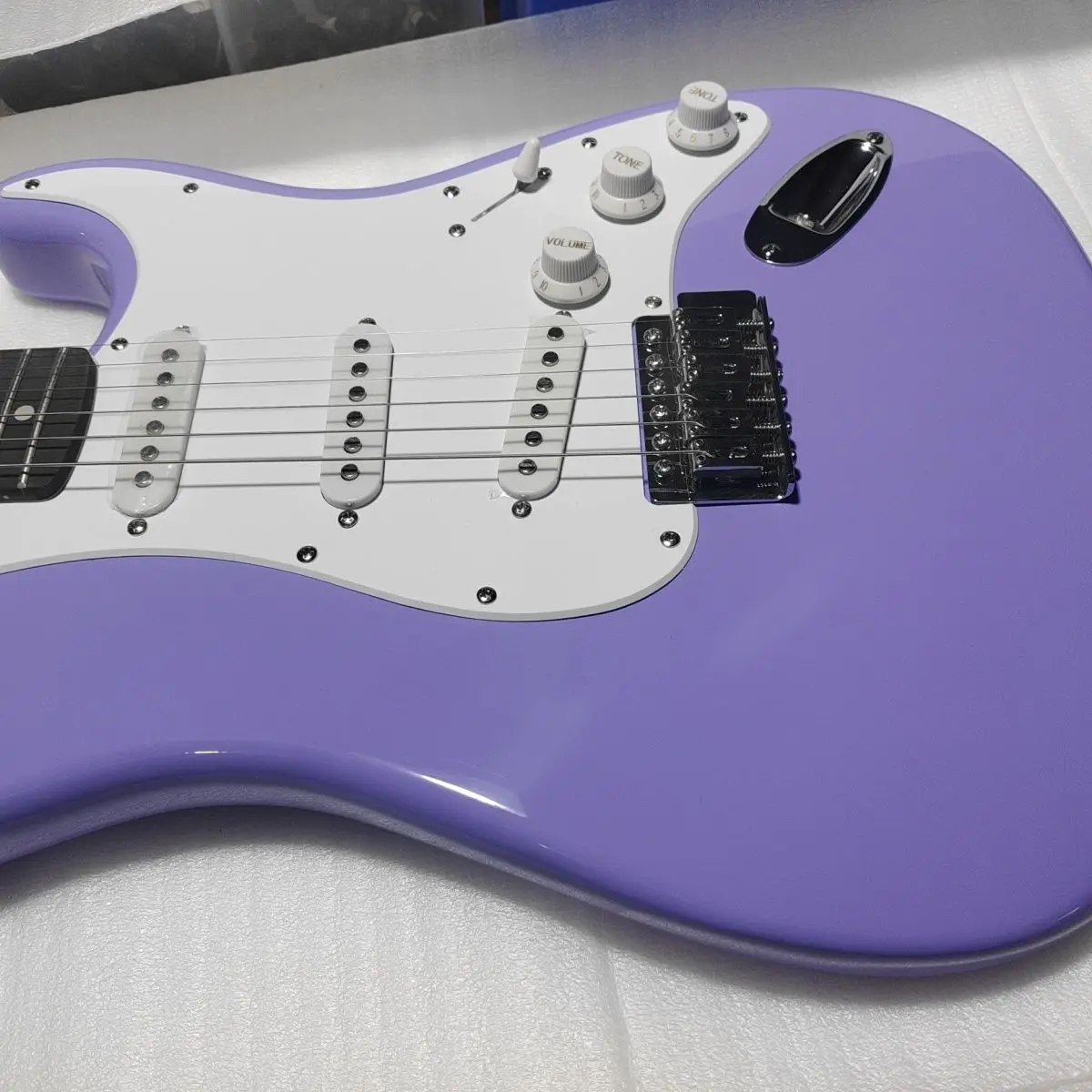 Miami purple electric guitar, peach blossom wood body, exquisite workmanship, nice feel and tone