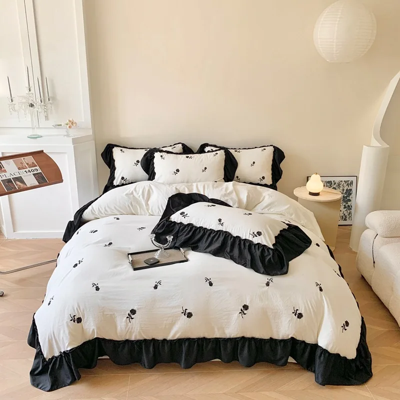 

New French skin friendly washed cotton embroidery four piece set with wide lace craftsmanship embroidered duvet cover thickened