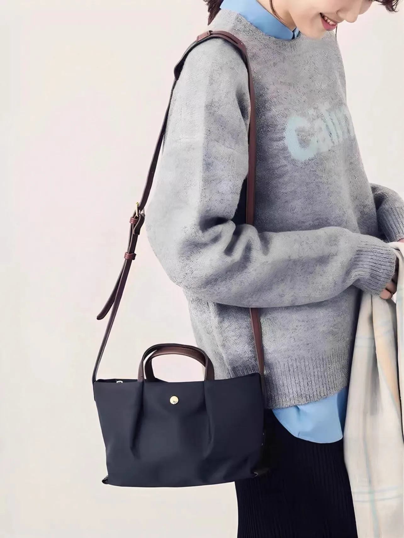 

Сумка-кроссбоди Anello Dumpling: повседневная, простая, женская, с мягкой ручкой, на одном плечевом ремне, на молнии